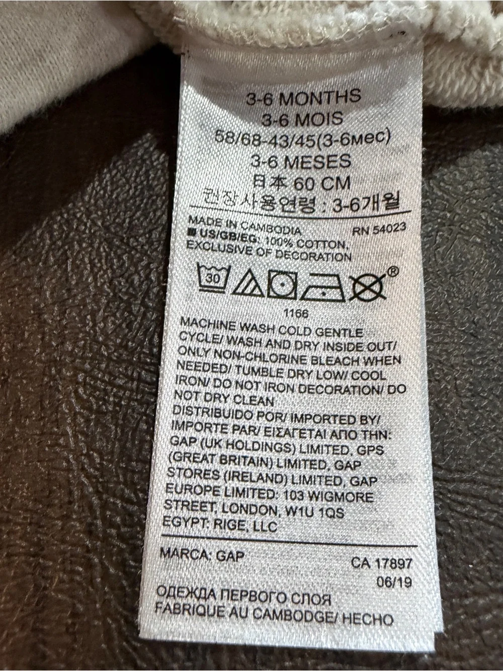 GAP neckline large